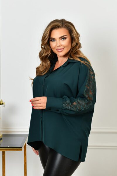 Блуза жіноча, від 52 до 66 р, вільного силуету із софту, декорована мереживом